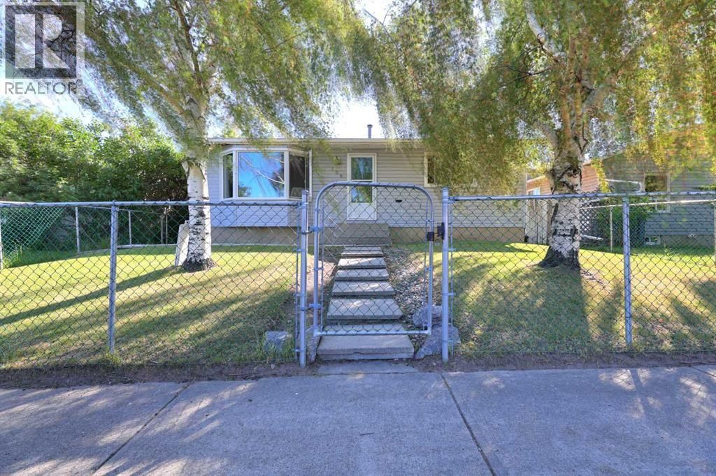 108 Pinecliff Way Ne, Calgary