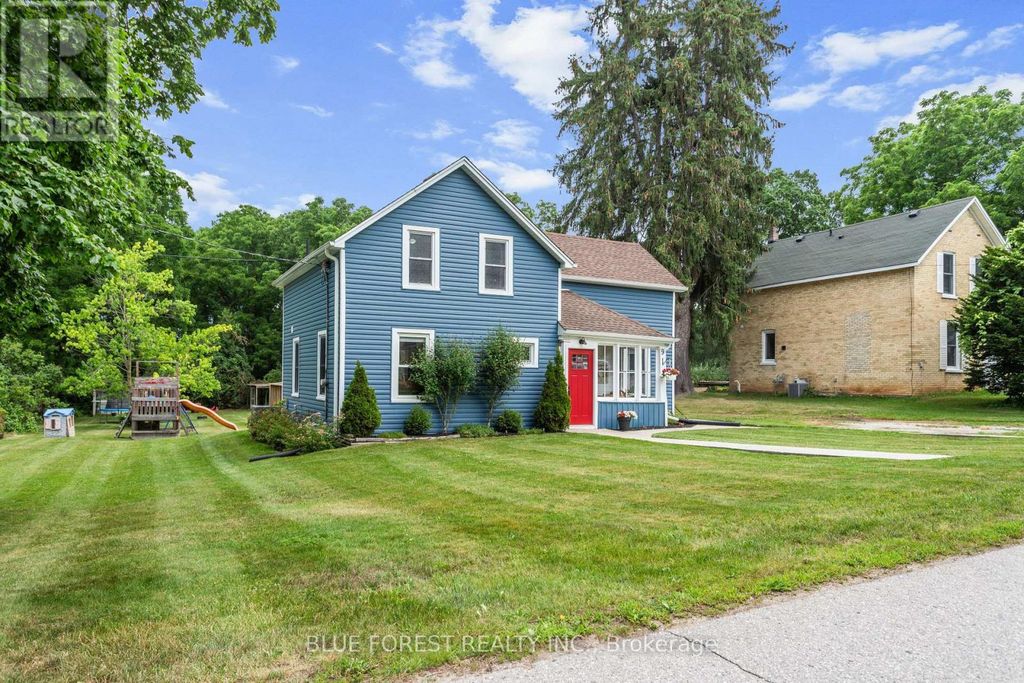 9 Union Street E, Lambton Shores (arkona)