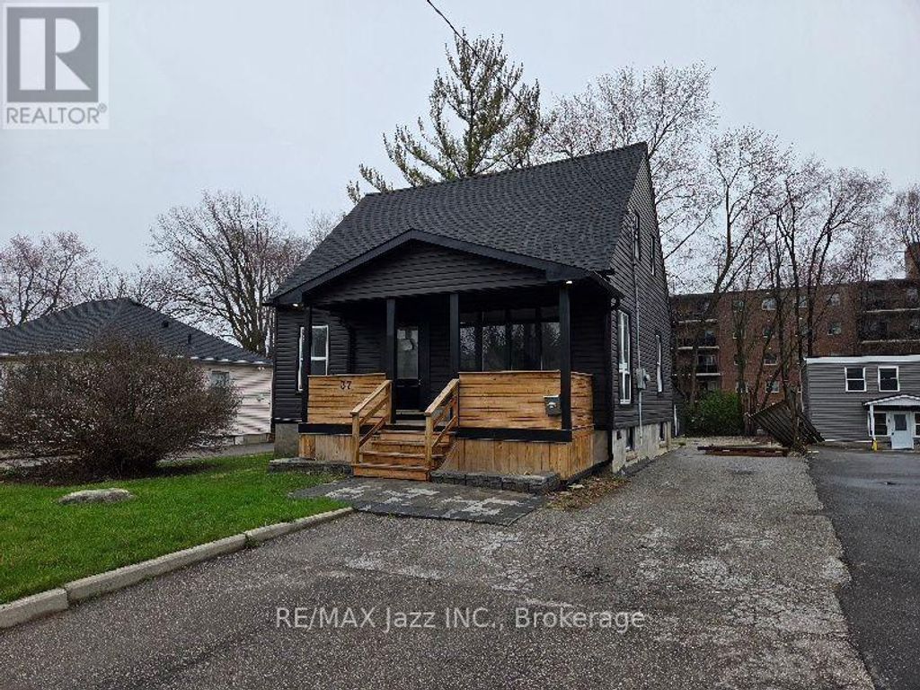 37 Lincoln Street, Ajax (central West)