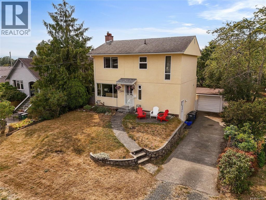 3304 Aldridge St, Saanich