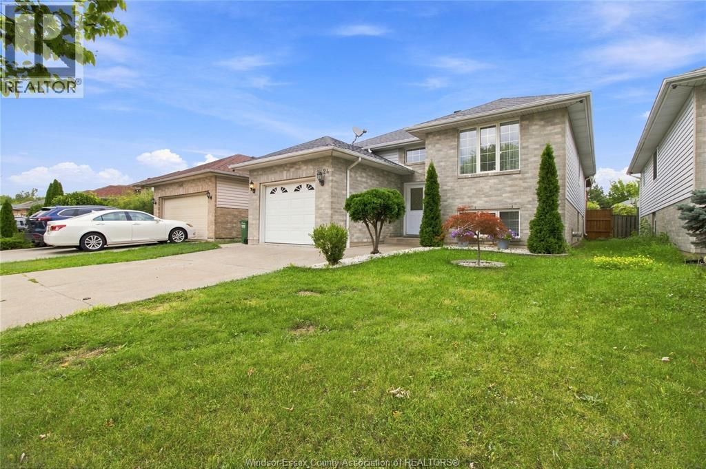 2424 Timbercrest Avenue, Windsor