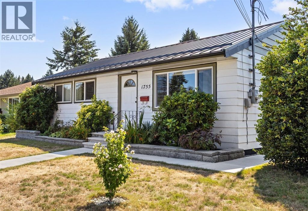1755 Lewis Ave, Courtenay