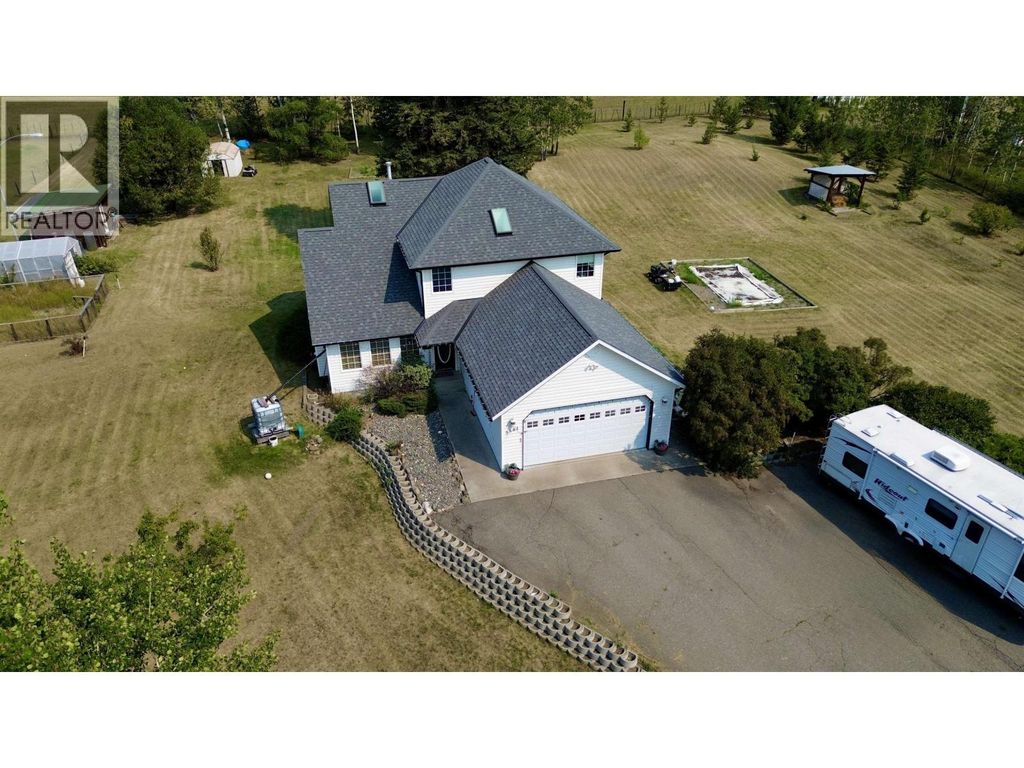 5581 Lakeside Court, 103 Mile House