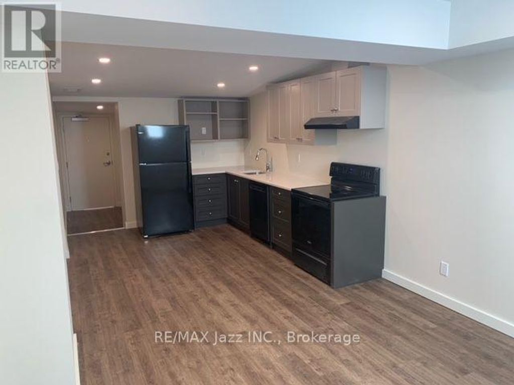 Upper - 16 Simcoe Street S, Oshawa (central)