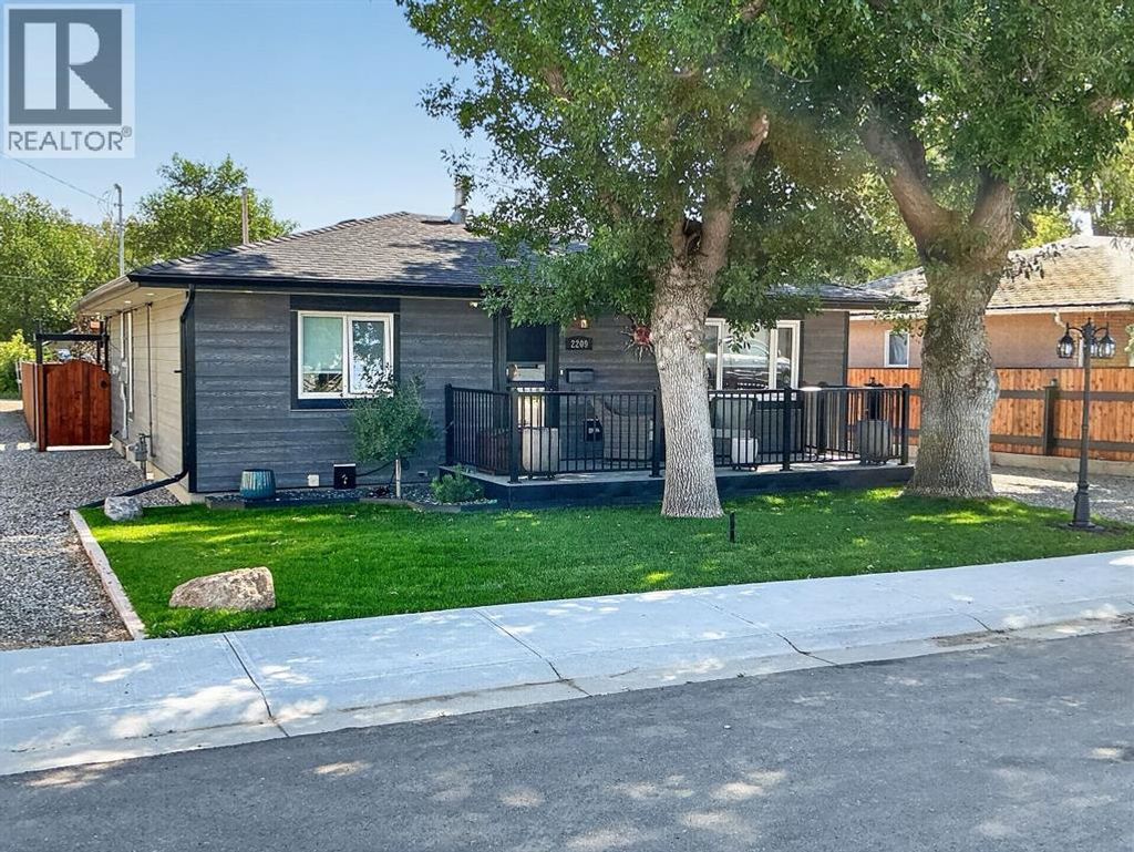 2209 14 Street, Coaldale
