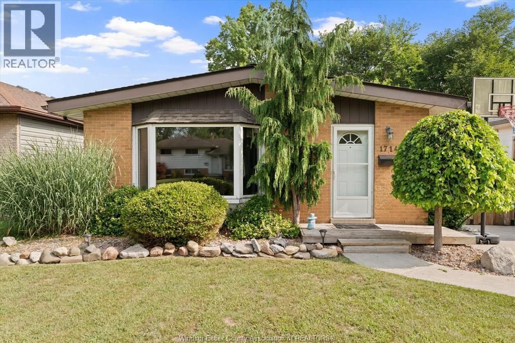 1714 Sun Valley Drive, Windsor