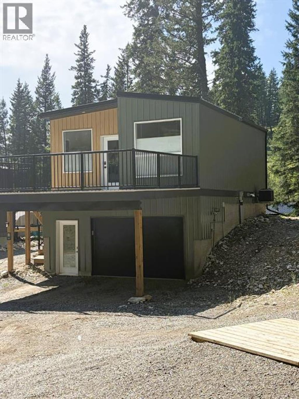 105 Pine Point, Blairmore