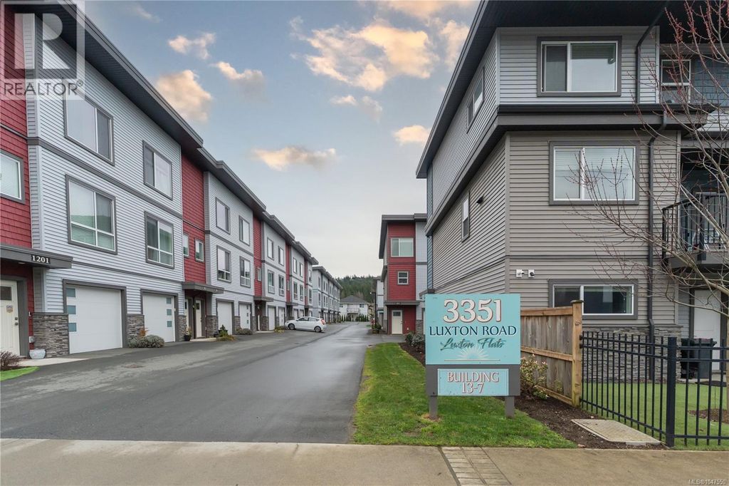 402 3351 Luxton Rd, Langford