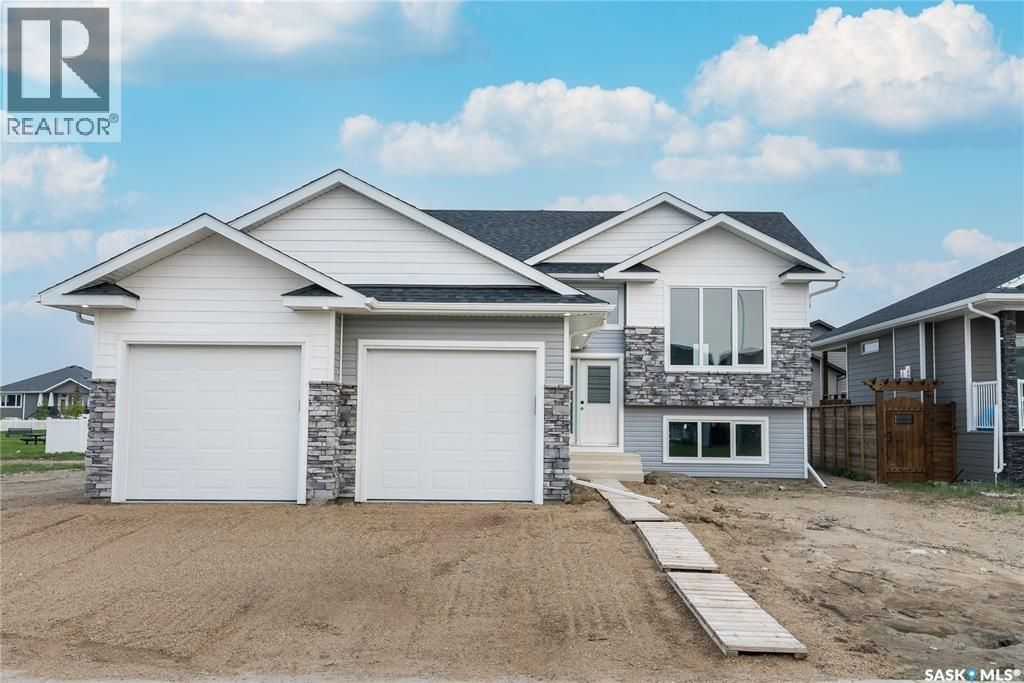 828 Ballesteros Crescent, Warman