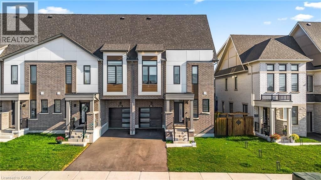 102 Settlers Road E, Oakville