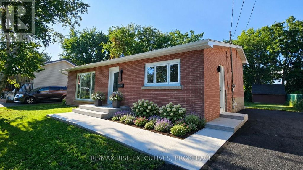 47 Henry Crescent, Loyalist (amherstview)