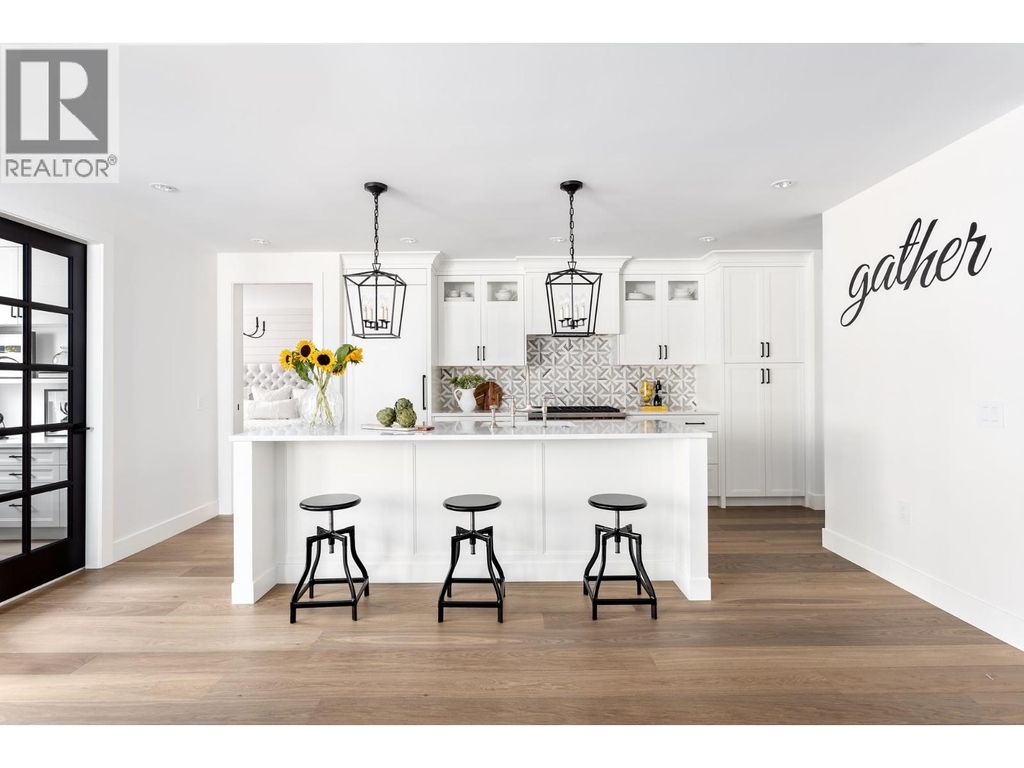 102 1055 Ridgewood Drive, North Vancouver