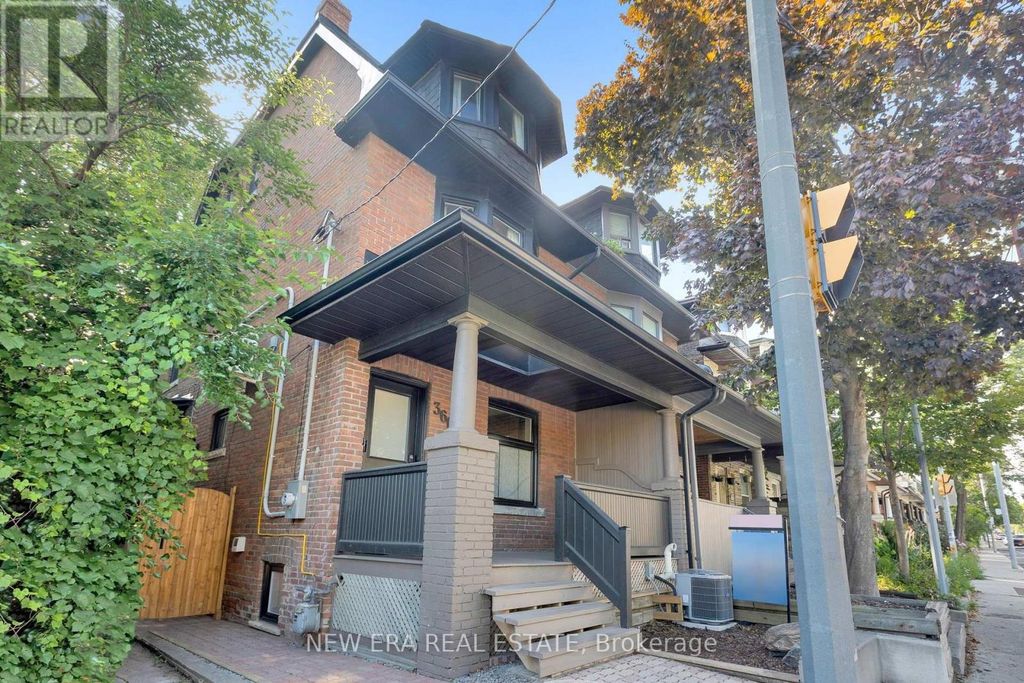 360 Woodbine Avenue, Toronto (the Beaches)