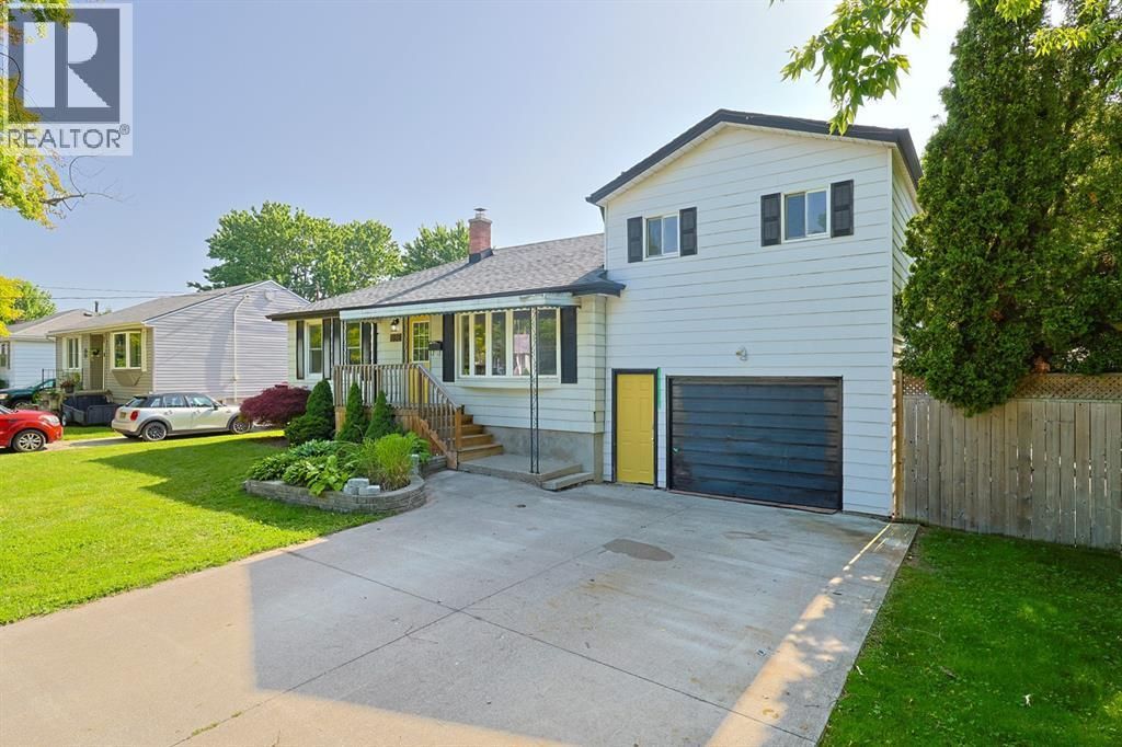 898 Grandview Avenue, Sarnia