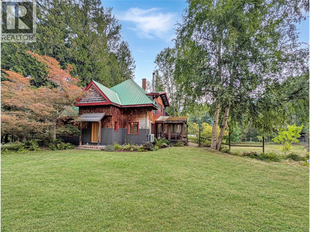 6518 Slocan River Road, Winlaw