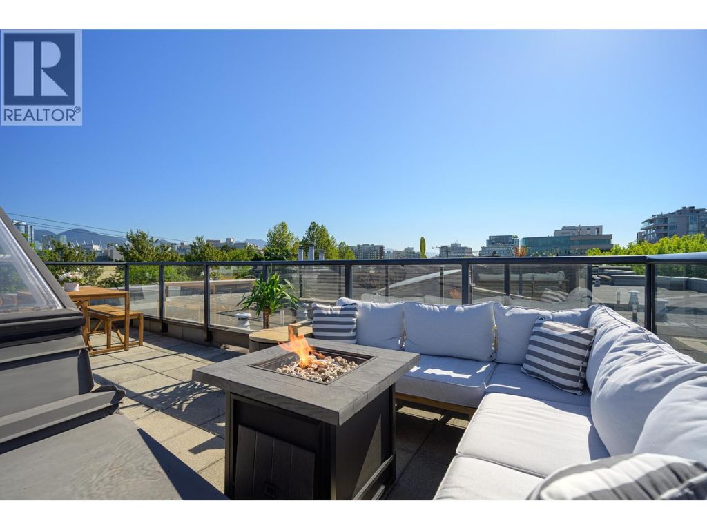 220 676 W 6th Avenue, Vancouver