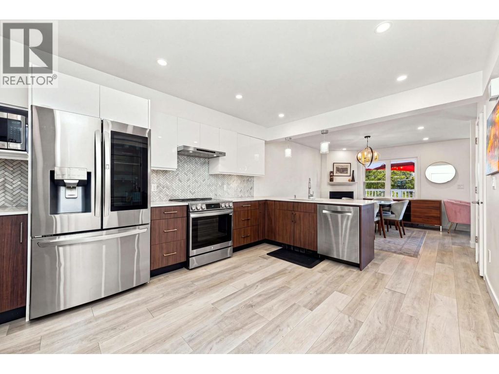 203 1513 Bowser Avenue, North Vancouver