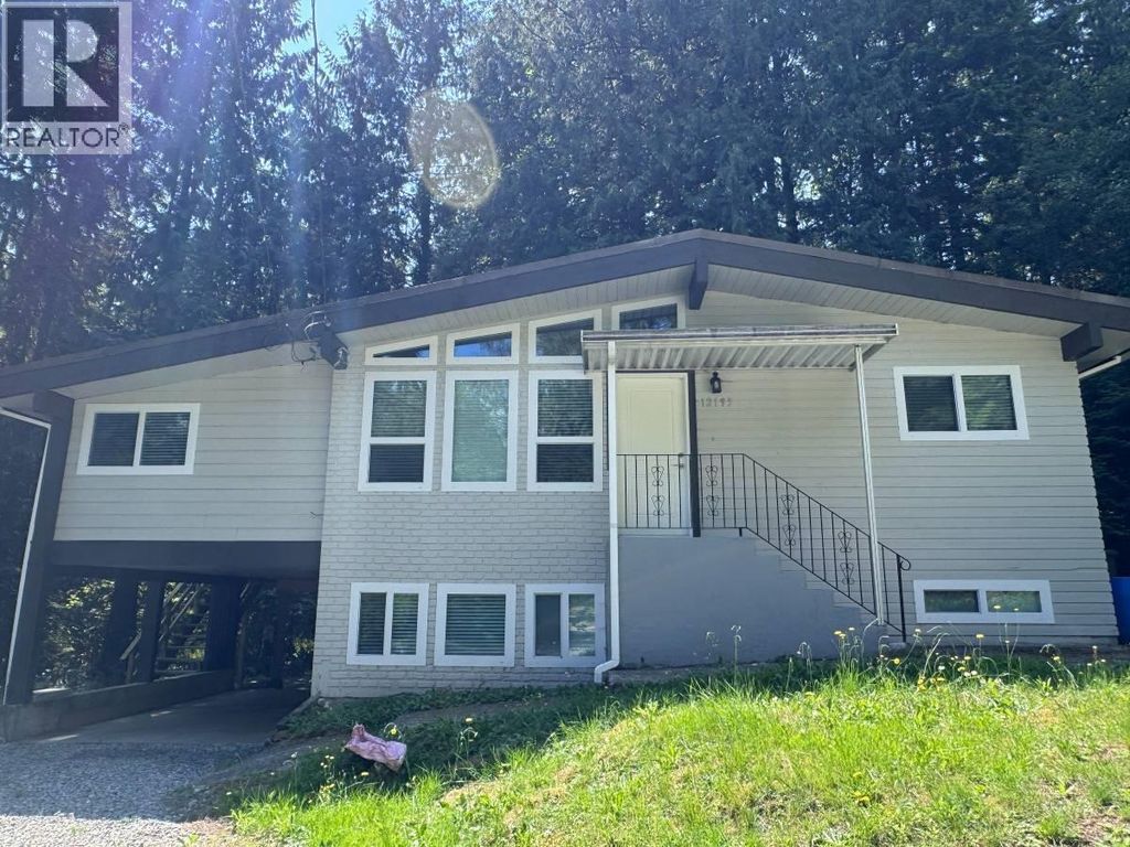 12193 Rothsay St, Maple Ridge