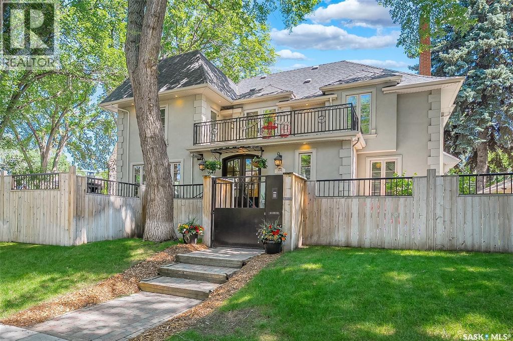100 Poplar Crescent, Saskatoon