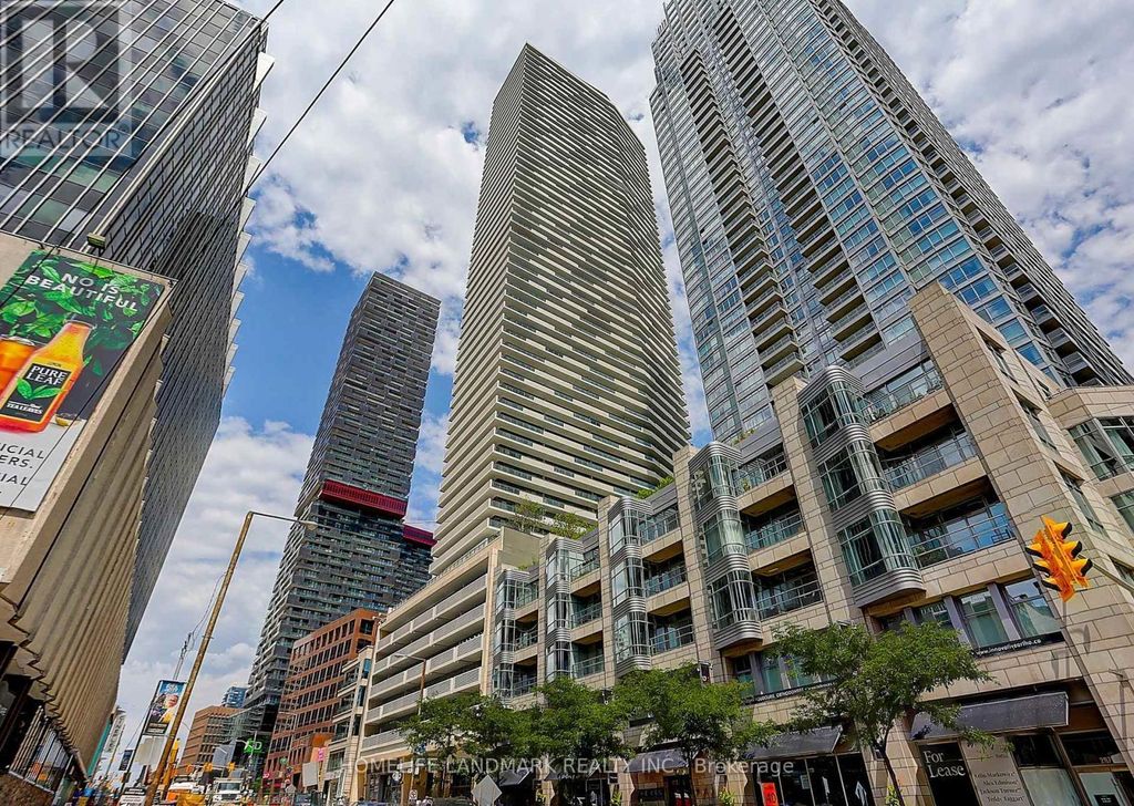 3304 - 2221 Yonge Street, Toronto (mount Pleasant West)