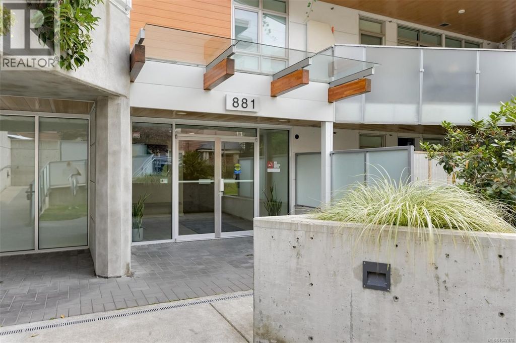 301 881 Short St, Saanich