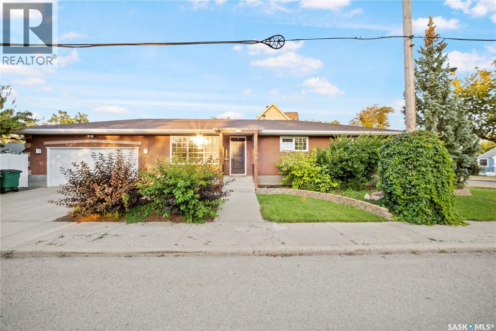 405 4th Avenue Ne, Moose Jaw