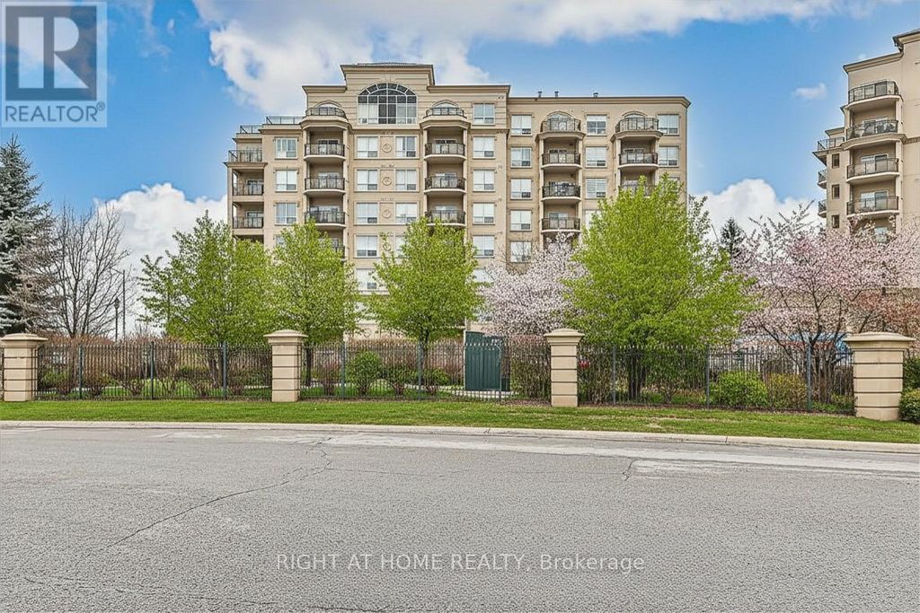 305 - 8 Maison Parc Court, Vaughan (lakeview Estates)