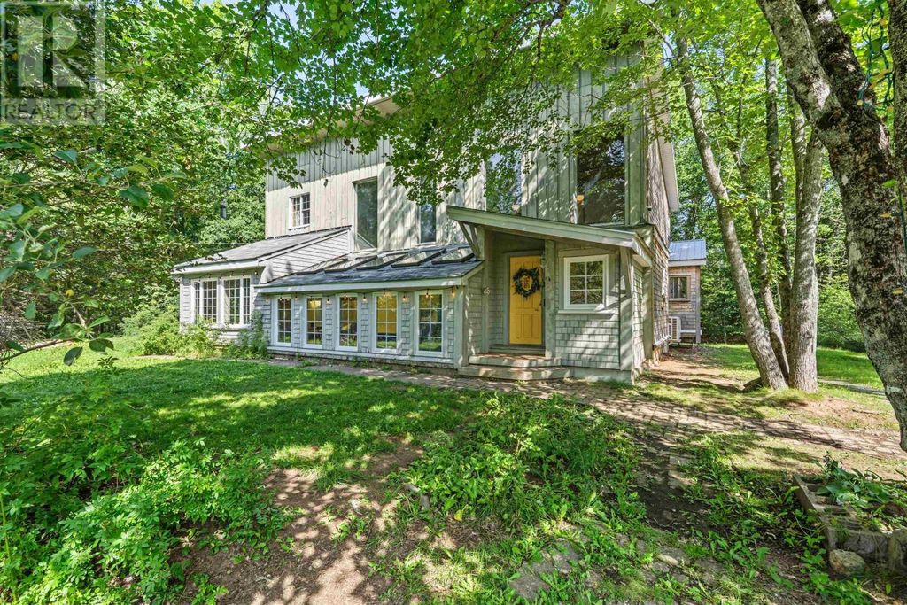 1295 Bog Road, Falmouth