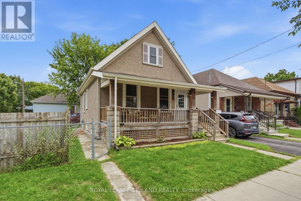 132 Oak Street, London East (east M)
