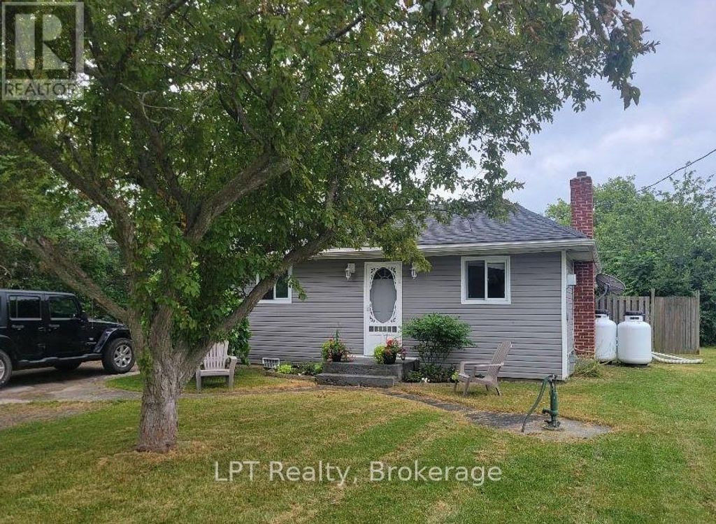 17 Bay Avenue, Prince Edward County (ameliasburg Ward)