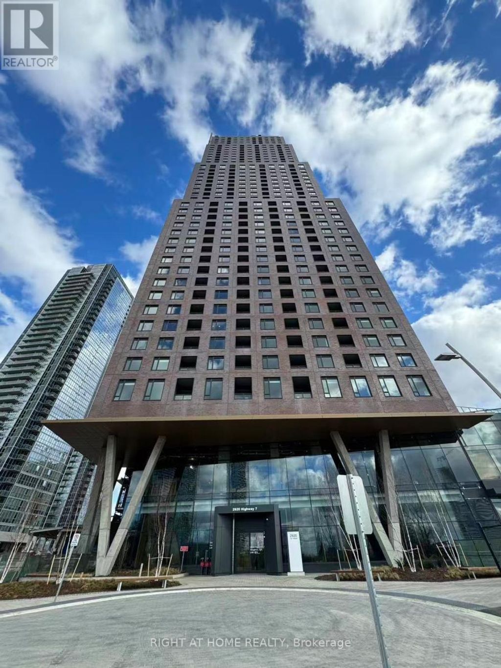 1606 - 2920 Highway 7, Vaughan (concord)