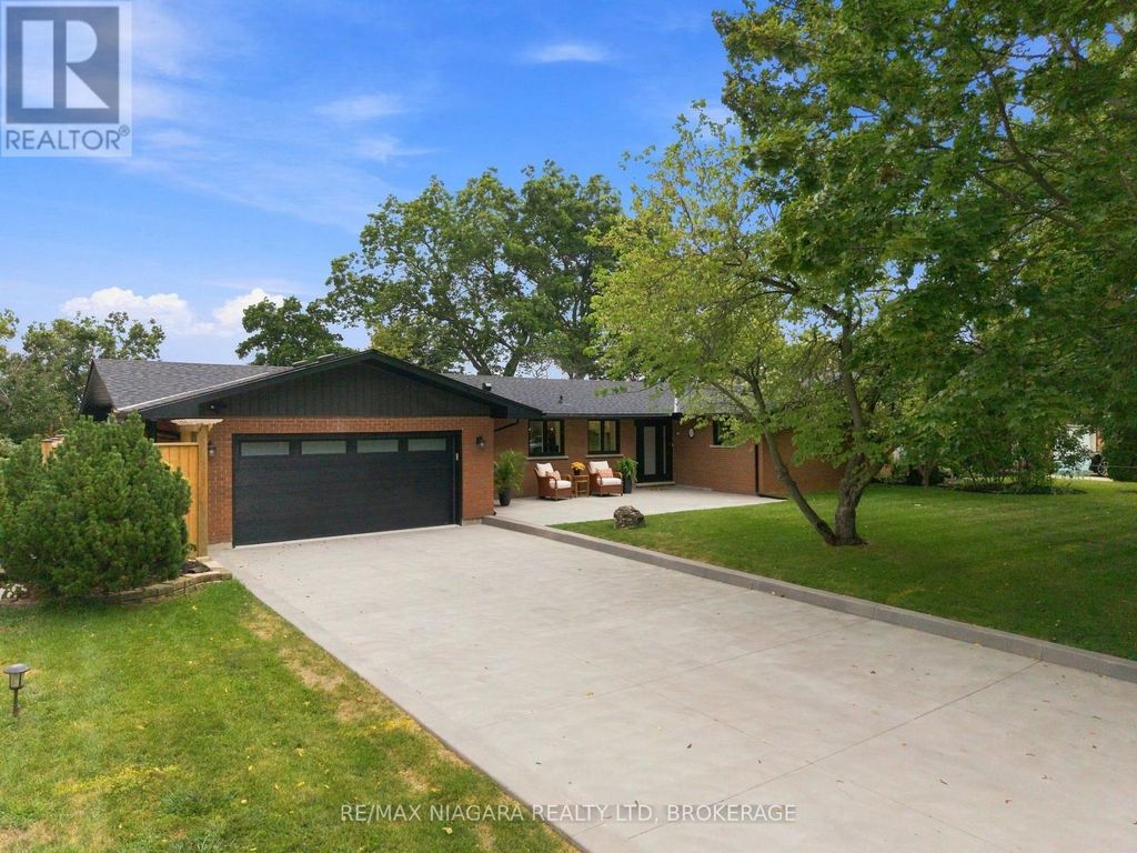 38 Royal Henley Boulevard, St. Catharines (martindale Pond)