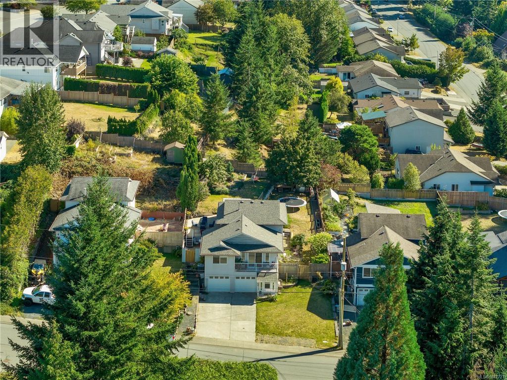 825 Pinecrest Rd, Campbell River