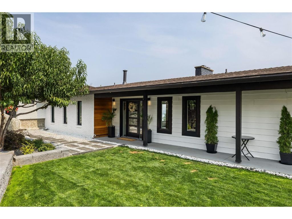 2751 Lakeview Road, West Kelowna