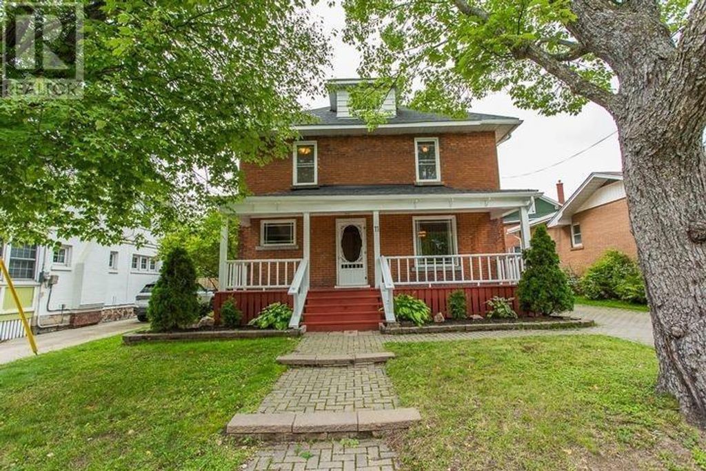 11 The Crescent, Sault Ste. Marie