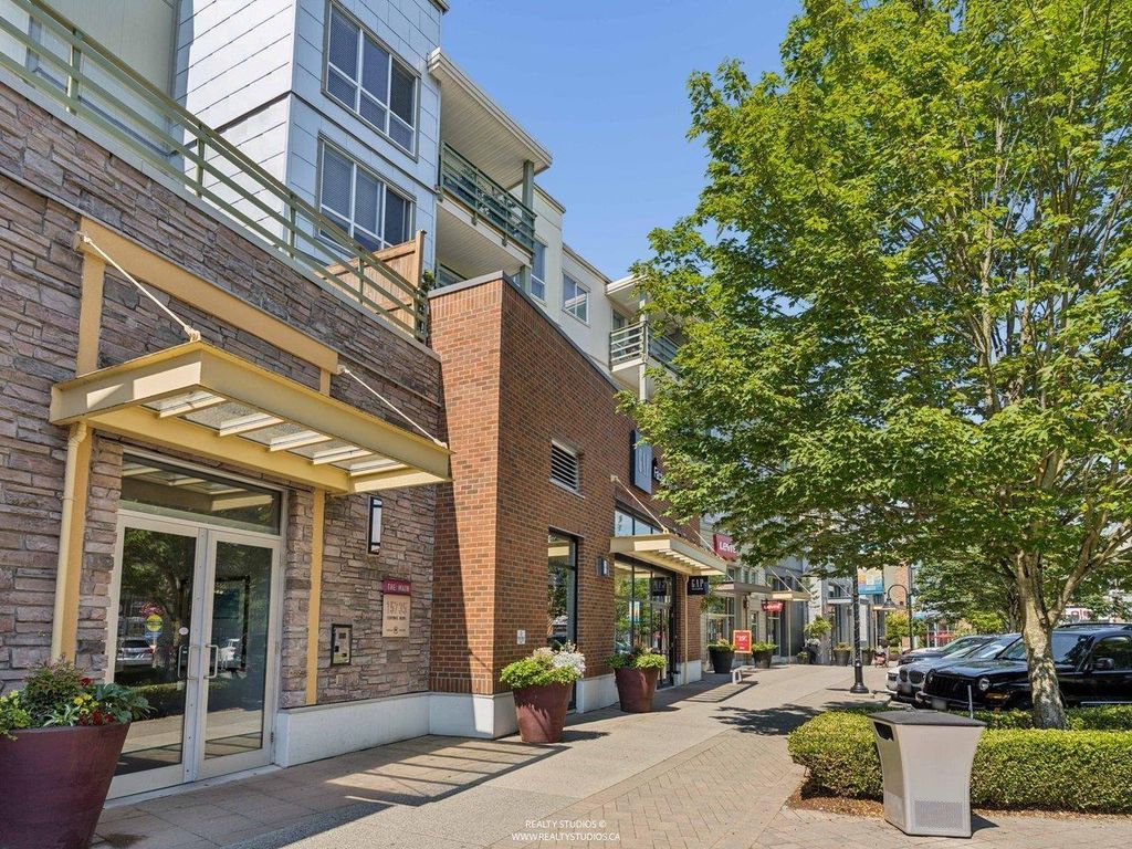 215 15735 Croydon Drive, Surrey