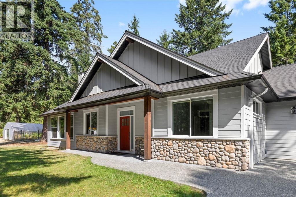 480 Oakdowne Rd, Qualicum Beach