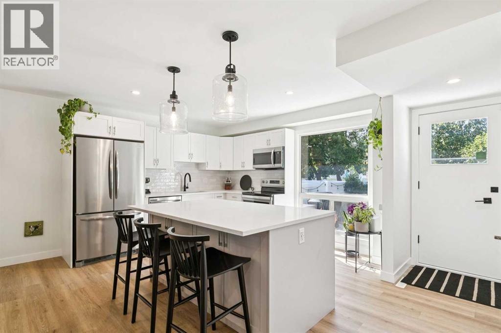 16 Brae Glen Court Sw, Calgary