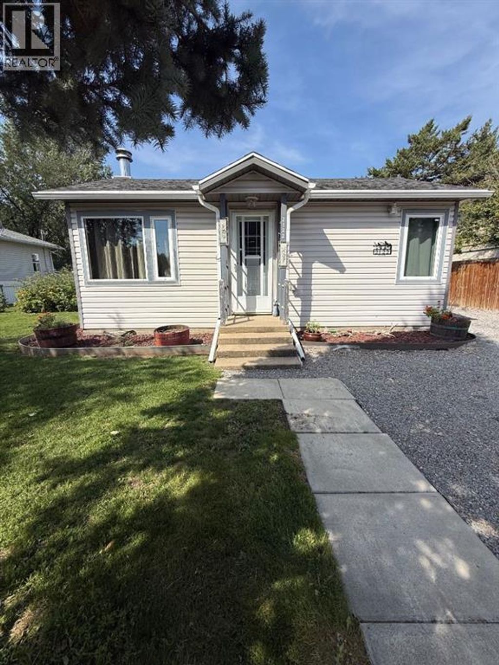 2122 20 Street, Coaldale