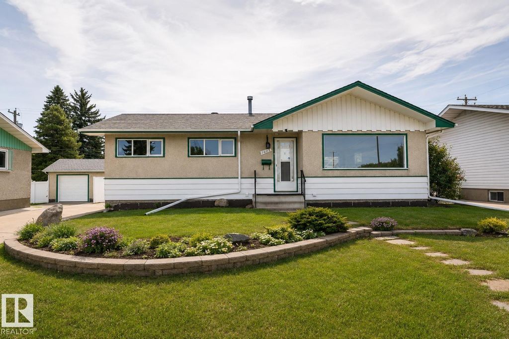 16029 95 Av Nw, Edmonton