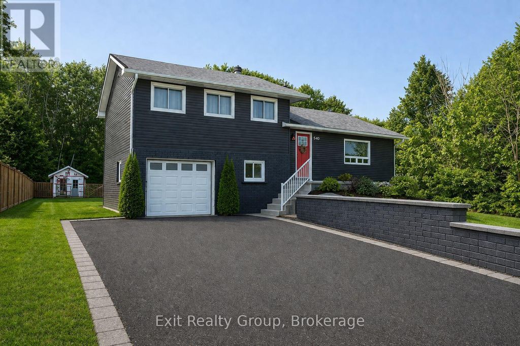640 Victoria Street N, Tweed (hungerford (twp))