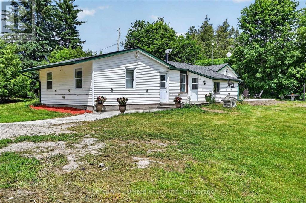 93 Loop Line, Kawartha Lakes (emily)