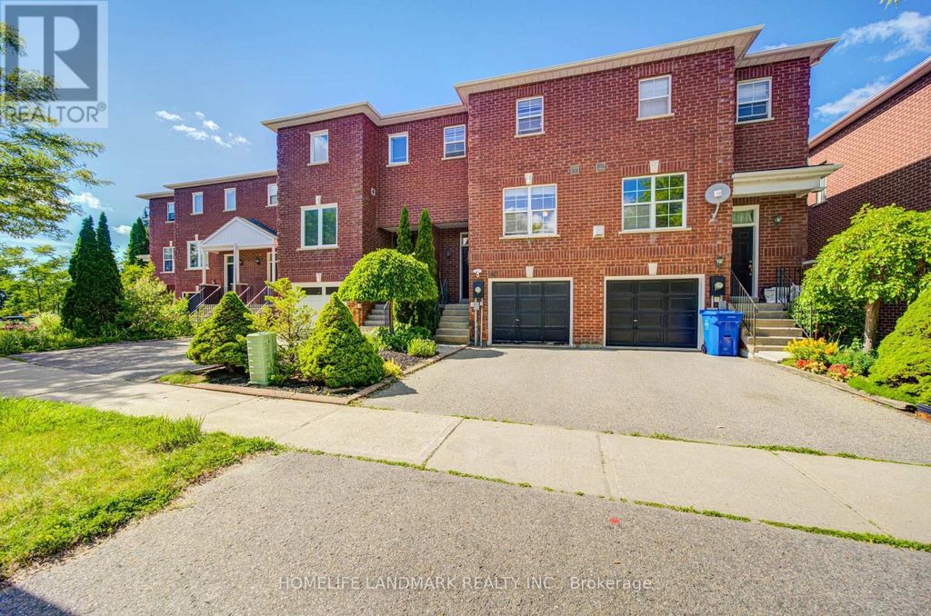 545 Bondi Avenue, Newmarket (gorham-College Manor)