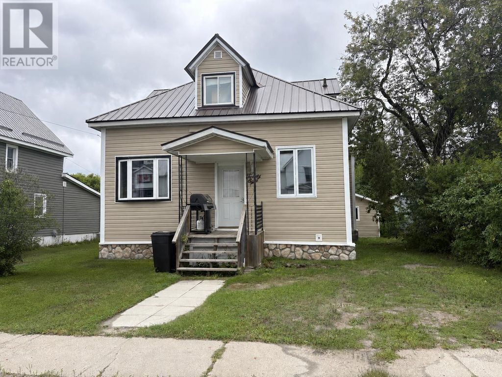 28 Aberdeen St S, Chapleau