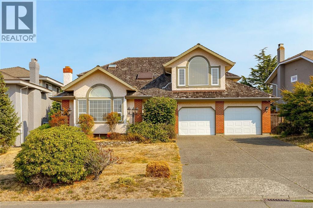 1880 Francisco Terr, Saanich