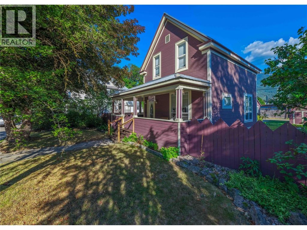 408 & 410 Mackenzie Avenue, Revelstoke