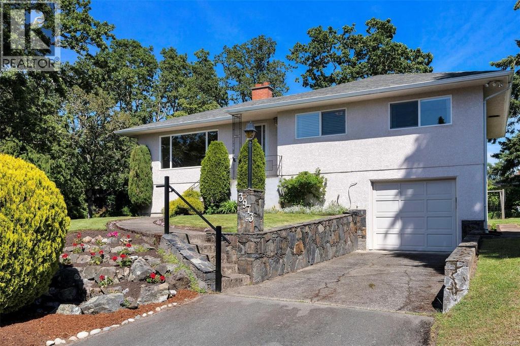 3973 Livingstone Ave S, Saanich