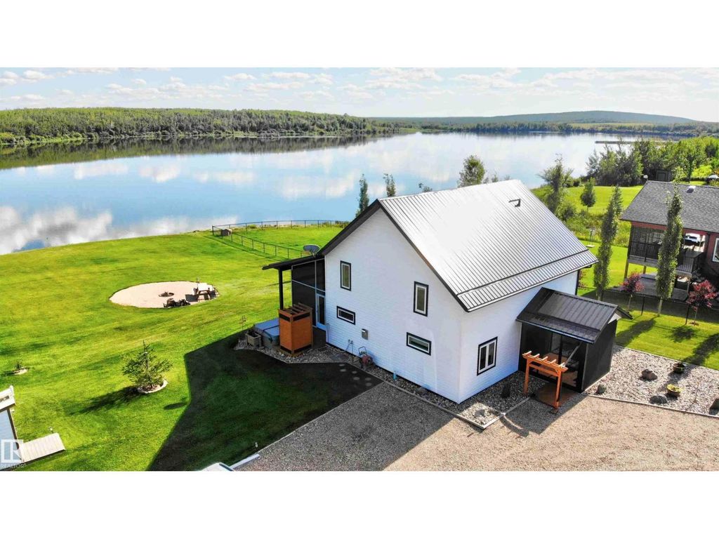735 56512 Rr 111, Rural St. Paul County
