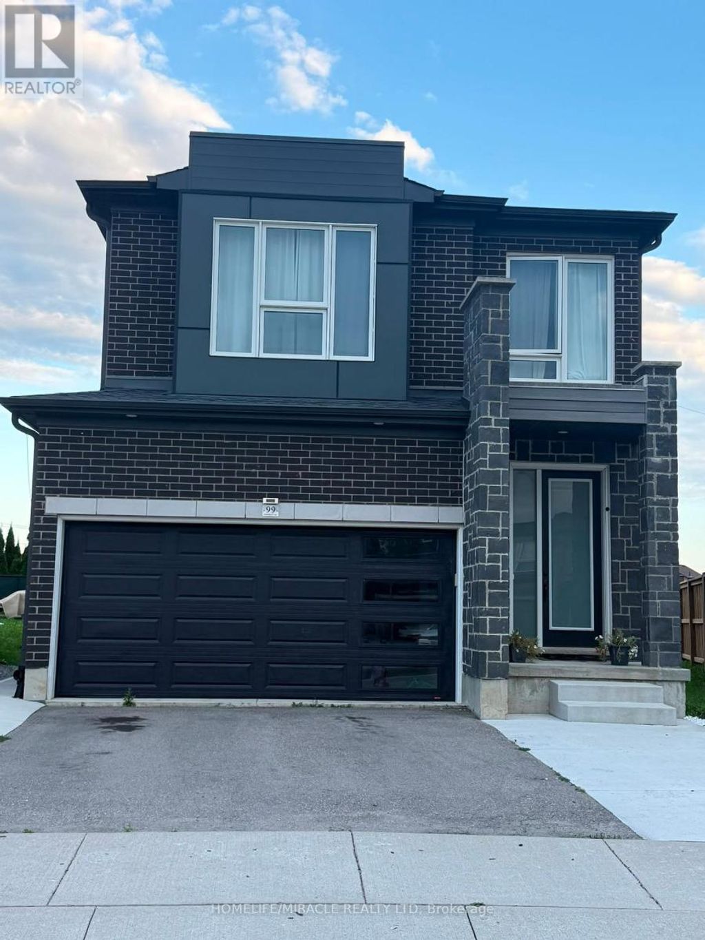 99 Saddlebrook Court, Kitchener