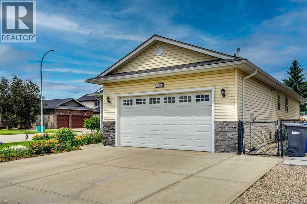 144 Hillcrest Cape, Strathmore